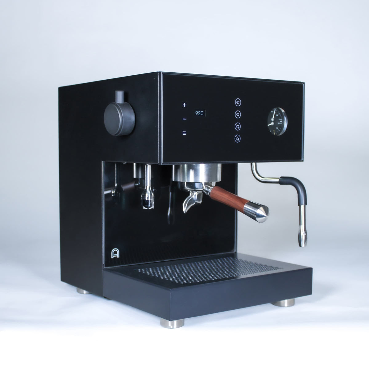 Black Arkel coast home espresso machine with wooden portafilter handle