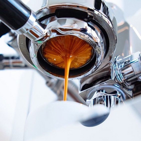 lelit bottomless portafilter in action showing an amazing shot being pulled.